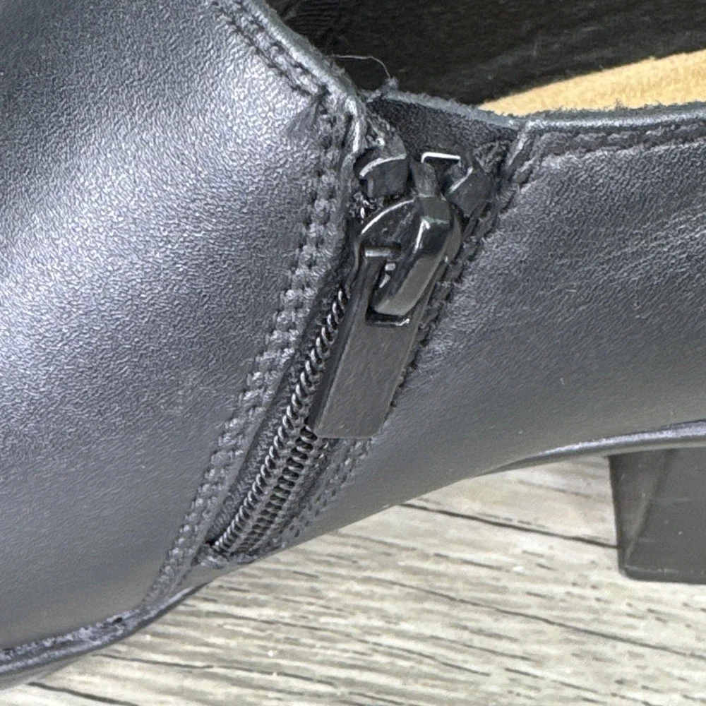 Clarks Emslie Warren Women Size 10 Black Leather Booties Ankle Shoes Heel